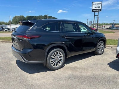 2026 Toyota Highlander Hybrid Platinum