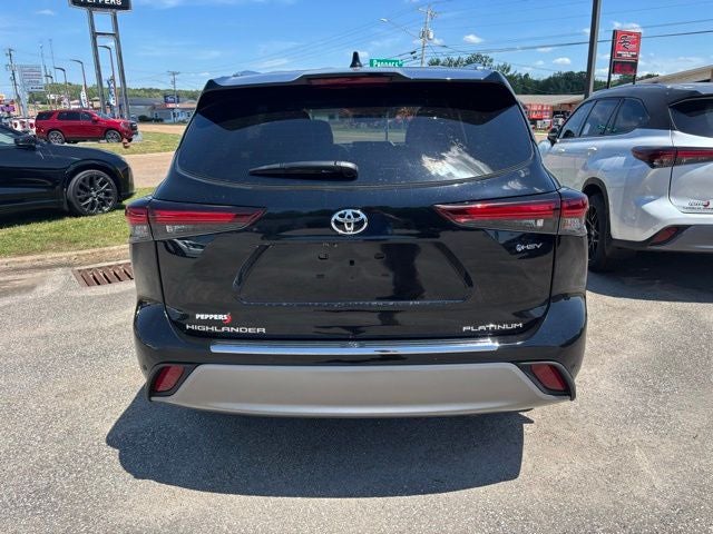 2026 Toyota Highlander Hybrid Platinum