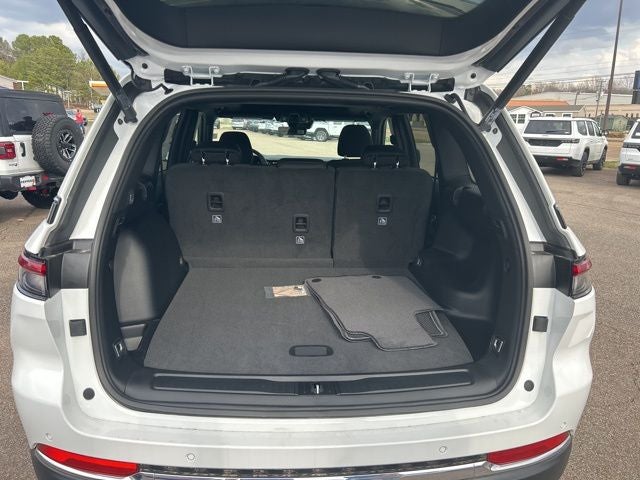 2026 Jeep Grand Cherokee GRAND CHEROKEE LAREDO X 4X4