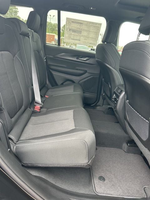 2026 Jeep Grand Cherokee GRAND CHEROKEE LAREDO X 4X4