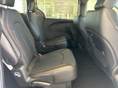 2027 Chrysler Pacifica PACIFICA SELECT AWD