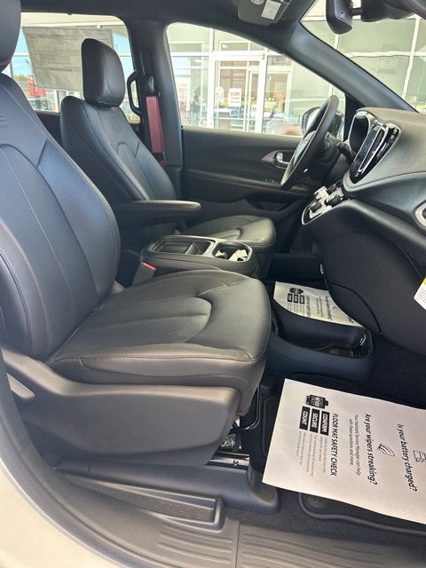2027 Chrysler Pacifica PACIFICA SELECT AWD