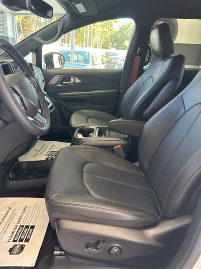 2027 Chrysler Pacifica PACIFICA SELECT AWD