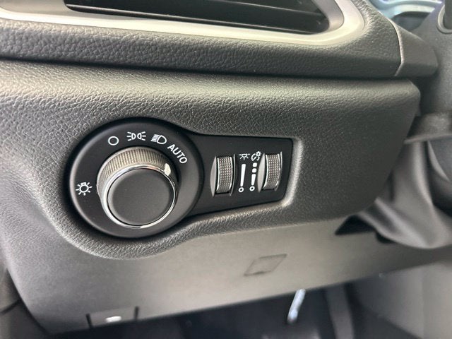 2027 Chrysler Pacifica PACIFICA SELECT AWD