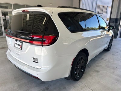 2027 Chrysler Pacifica PACIFICA SELECT AWD
