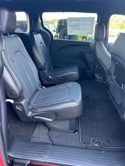 2027 Chrysler Pacifica PACIFICA SELECT AWD