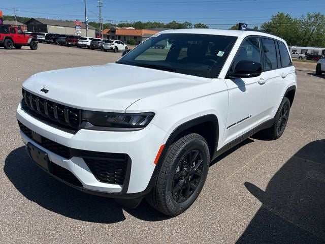 2026 Jeep Grand Cherokee Laredo Altitude