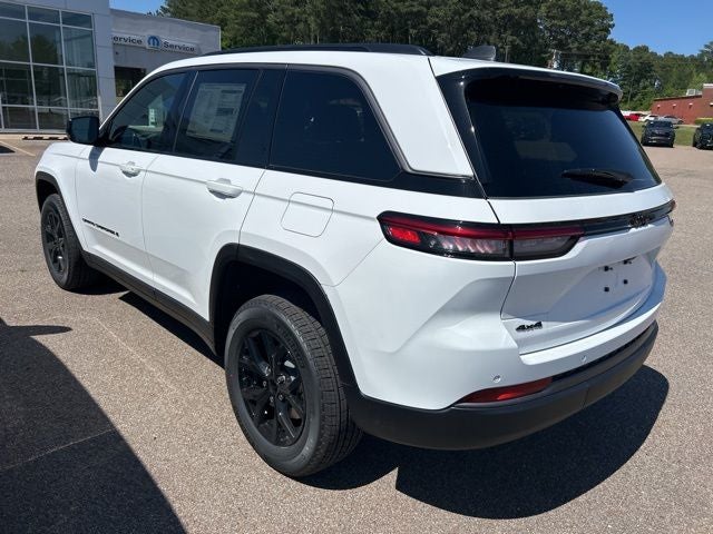 2026 Jeep Grand Cherokee Laredo Altitude