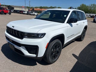 2026 Jeep Grand Cherokee Laredo Altitude
